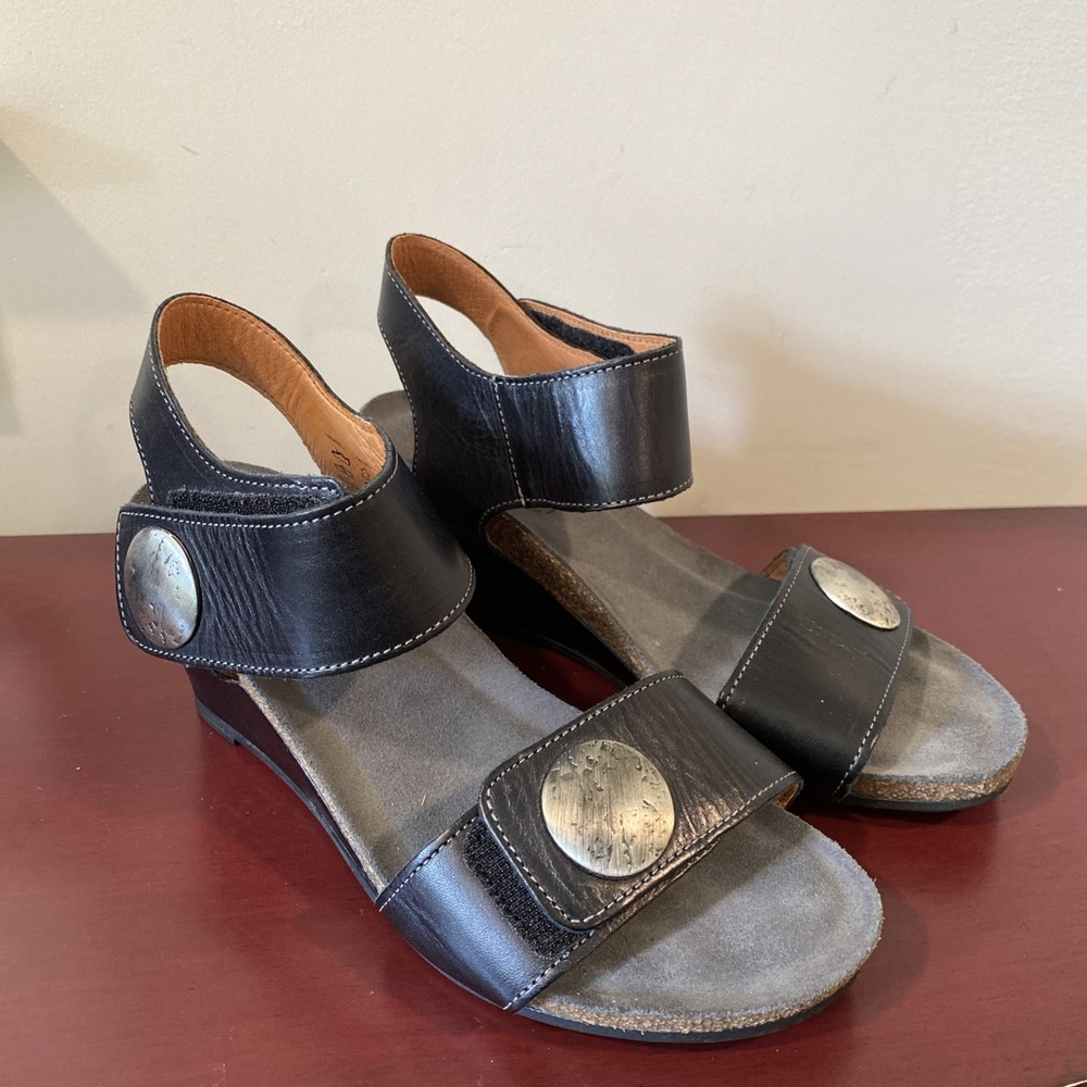 Taos Carousel 2 Sandals Womens 6.5 EU 37 Black Leather Wedge Comfort